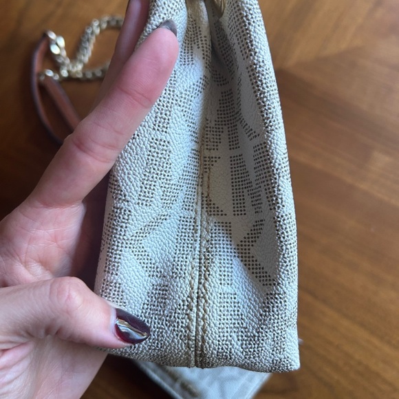 ‼️BF SALE!‼️Michael Kors Jet Set Signature Purse and Wallet Set - Picture 10 of 15